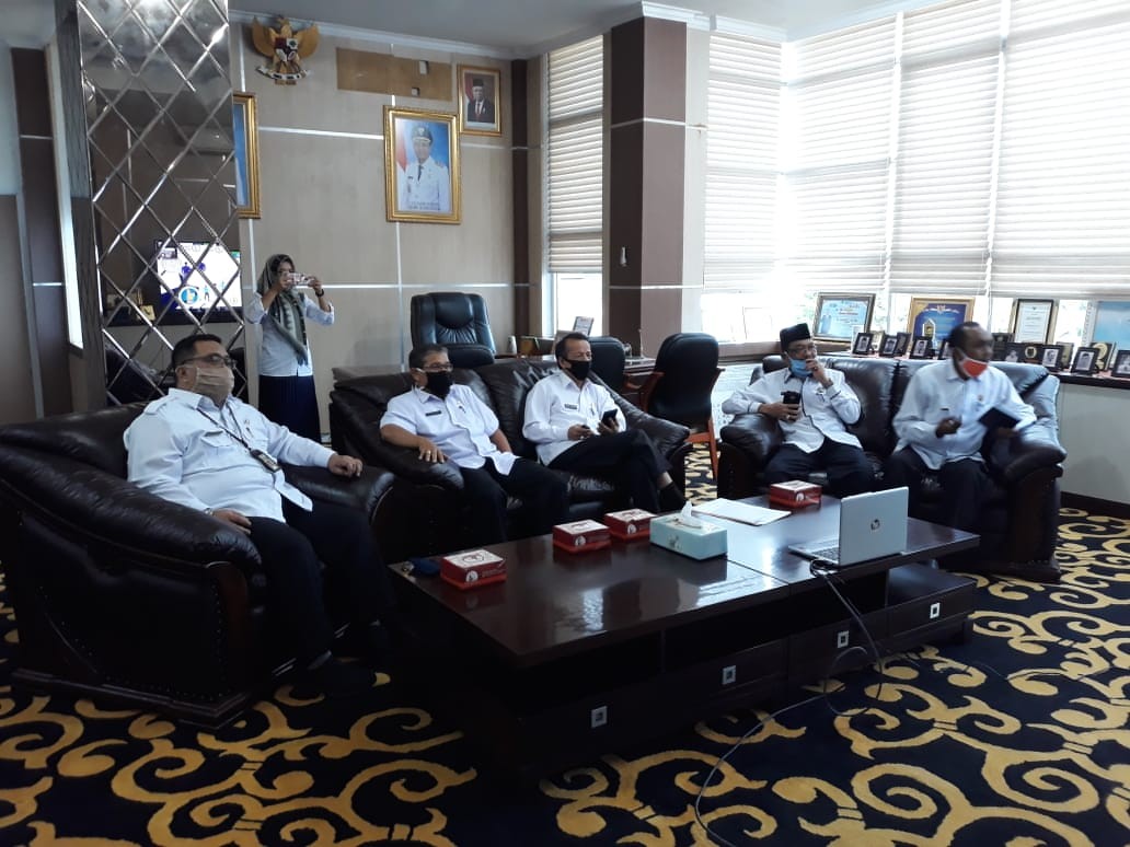 PEMKAB SOLOK MENGIKUTI ACARA ZOOM MEETING UNDANGAN SOSIALISASI REFORMASI BIROKRASI TAHUN 2020